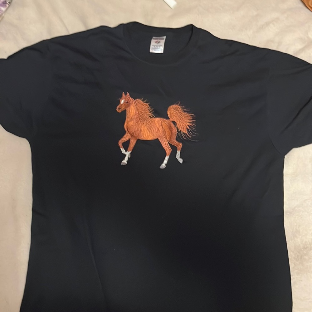 Horse embroidered t shirt